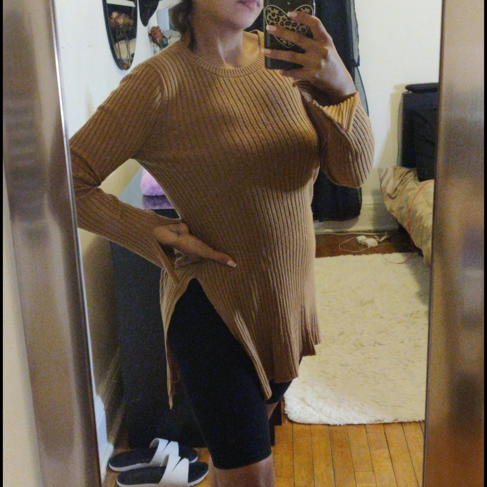 Sweater with side slits